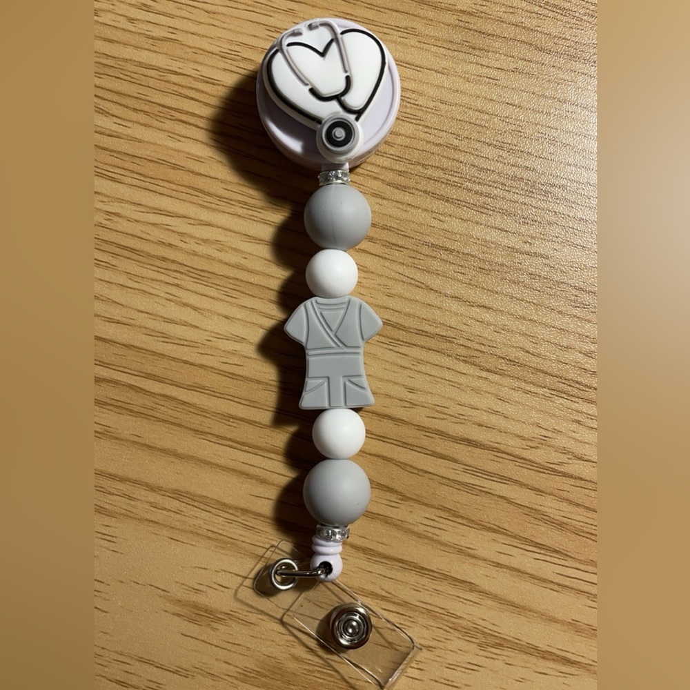 CUSTOMIZED FOCAL BEAD ID BADGE